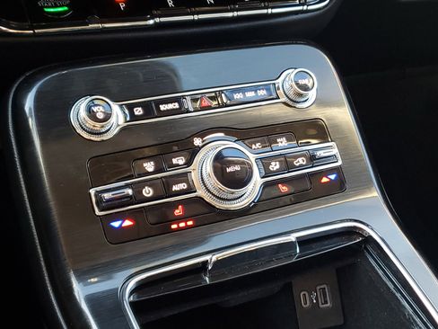 Used 2021 Lincoln Nautilus AWD image 21