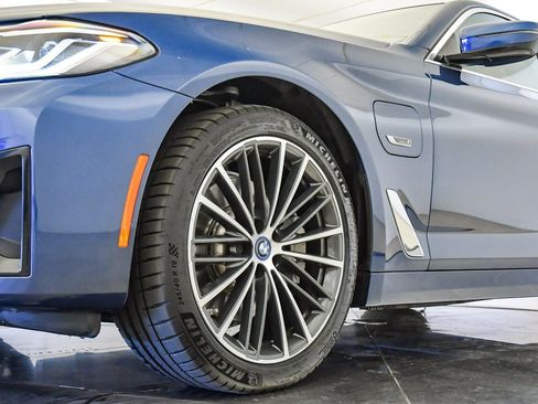 Certified 2022 BMW 530e w/ Premium Package image 10