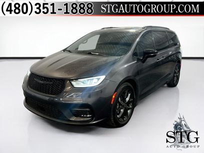 Used 2023 Chrysler Pacifica Limited w/ S Appearance Package