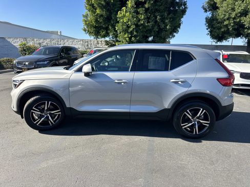 Certified 2025 Volvo XC40 B5 Core image 7