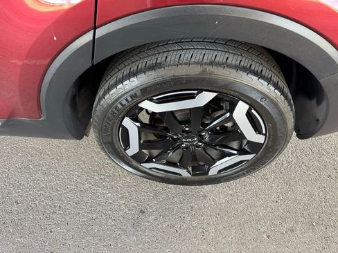 Used 2023 Kia Telluride EX image 32