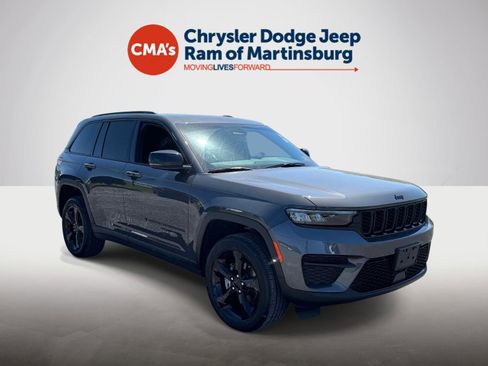 Used 2025 Jeep Grand Cherokee Altitude AWD/4WD image 1