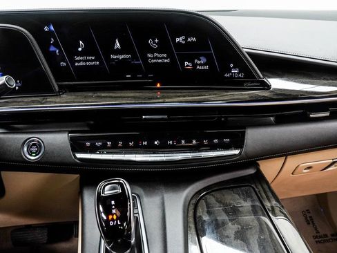 Used 2023 Cadillac Escalade ESV Premium Luxury image 29