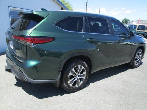 Used 2023 Toyota Highlander XLE AWD/4WD image 6