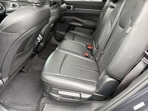 Used 2024 Kia Sorento S FWD image 19