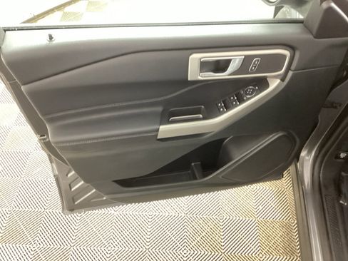 Used 2024 Ford Explorer XLT AWD/4WD image 19