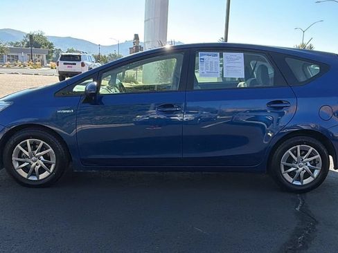 Used 2017 Toyota Prius V Two w/ Carpet Mat Package FWD image 6
