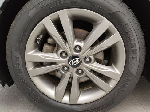 Used 2018 Hyundai Elantra SEL FWD image 31