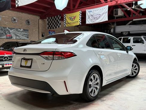 Used 2022 Toyota Corolla LE FWD image 4