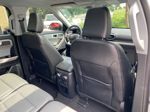 Used 2021 Ford Explorer XLT w/ Equipment Group 202A AWD/4WD image 32