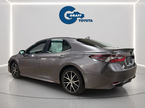 Used 2024 Toyota Camry SE w/ Cold Weather Package FWD image 10
