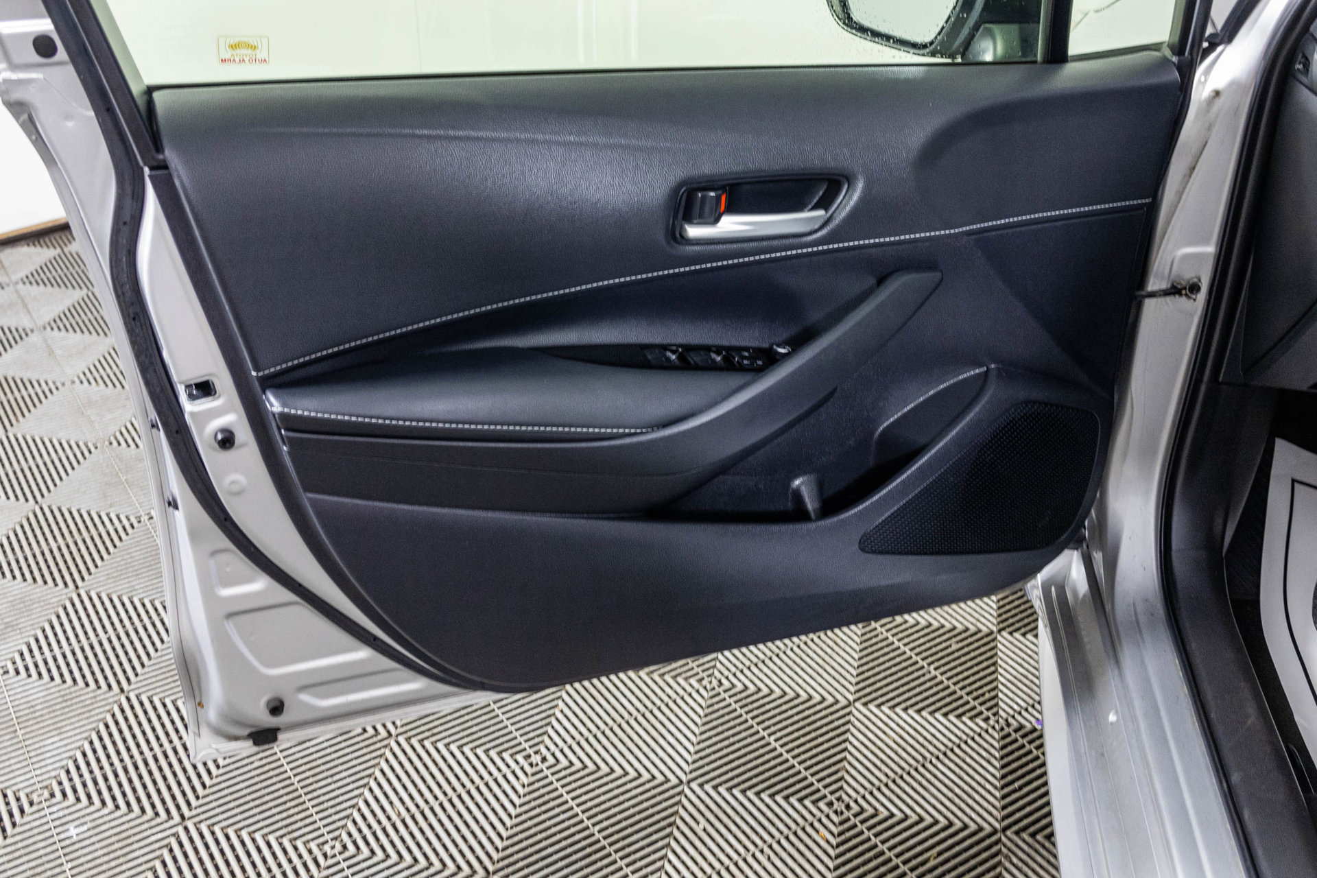 Used 2021 Toyota Corolla SE w/ Carpet Mat Package (TMS) FWD image 34