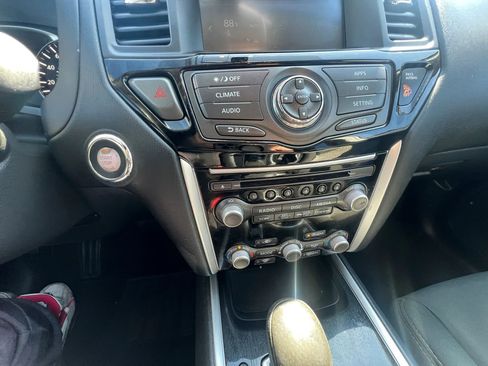 Used 2019 Nissan Pathfinder S AWD/4WD image 21