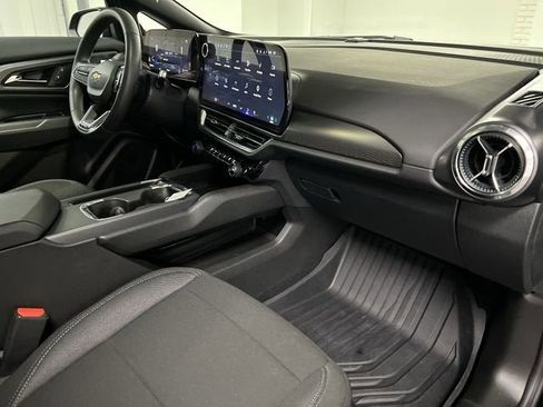 Certified 2026 Chevrolet Equinox EV LT FWD image 28