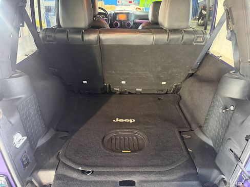 Used 2017 Jeep Wrangler Unlimited Sahara AWD/4WD image 28