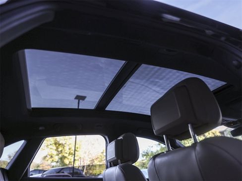 Certified 2022 Porsche Macan image 40