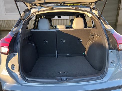 Used 2023 Nissan Kicks SR w/ SR Premium Package image 10