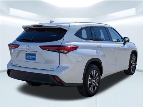 Used 2022 Toyota Highlander XLE image 6