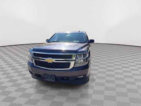 Used 2015 Chevrolet Suburban LT w/ Luxury Package AWD/4WD image 3