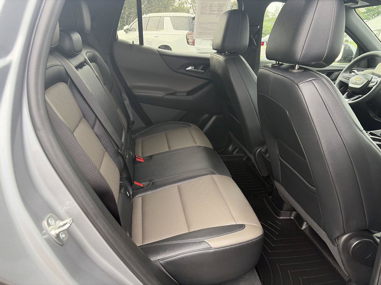 Used 2025 Chevrolet Equinox LT w/ Convenience Package II FWD image 12
