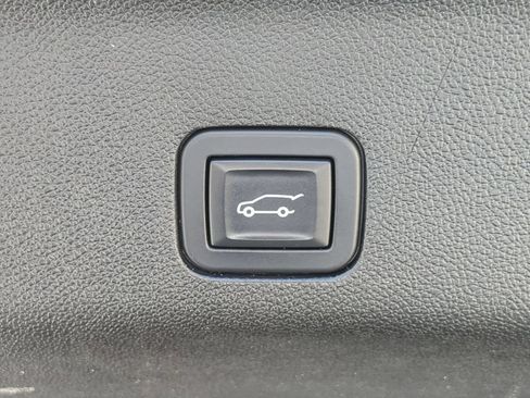 Used 2023 GMC Yukon XL Denali Ultimate AWD/4WD image 11