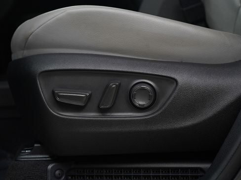 Used 2025 Toyota Sienna XLE w/ XLE Plus Package image 23