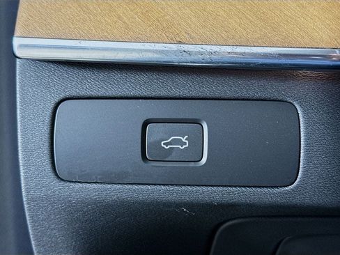 Certified 2025 Volvo XC90 B6 Plus image 10