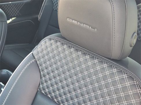 Used 2024 GMC Acadia Denali w/ Super Cruise Package image 15