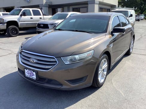 Used 2016 Ford Taurus SE FWD image 3