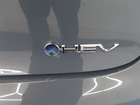 Used 2024 Toyota Prius LE FWD image 13