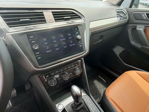 Used 2018 Volkswagen Tiguan SE w/ Panoramic Sunroof Package AWD/4WD image 23