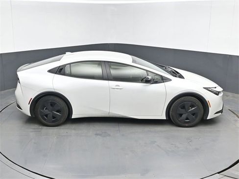Used 2023 Toyota Prius LE image 28