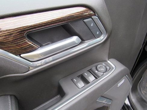 Used 2025 GMC Sierra 1500 Elevation image 12