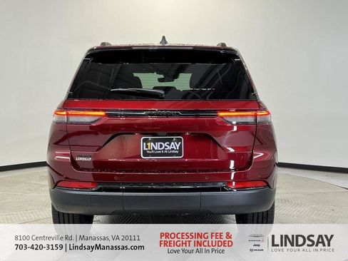 New 2025 Jeep Grand Cherokee Altitude AWD/4WD image 5
