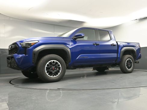 Certified 2024 Toyota Tacoma TRD Off-Road image 22