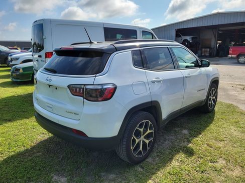 Used 2024 Jeep Compass Limited AWD/4WD image 3