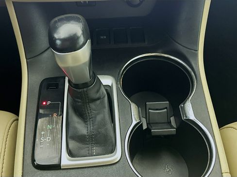 Used 2016 Toyota Highlander Limited Platinum image 25