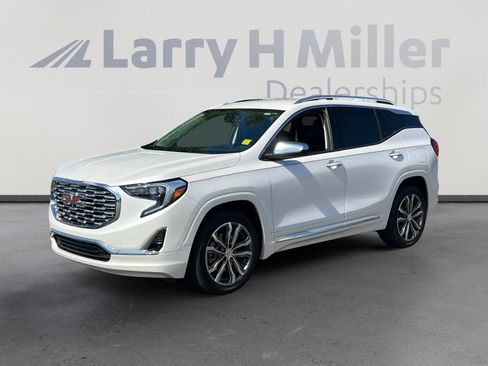Used 2020 GMC Terrain Denali w/ Denali Premium Package FWD image 1