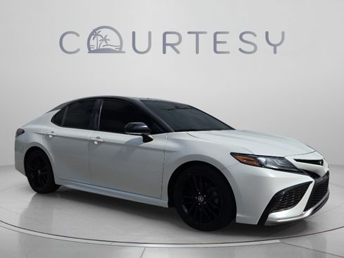 Certified 2022 Toyota Camry XSE FWD image 7