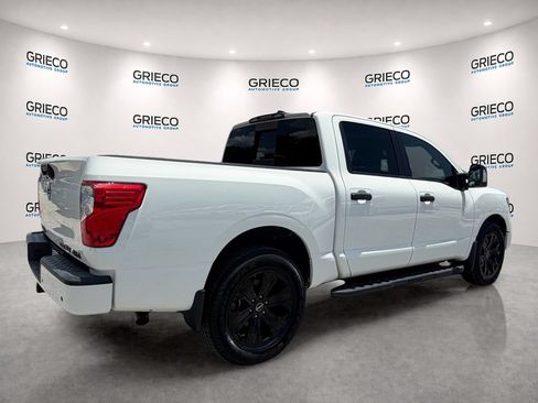Used 2024 Nissan Titan 4x4 Crew Cab image 7