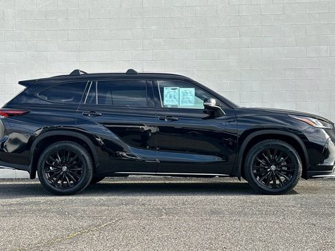 Used 2024 Toyota Highlander XSE FWD image 3