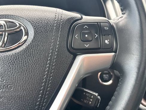 Used 2016 Toyota Highlander XLE AWD/4WD image 22