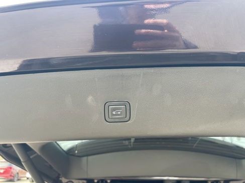 Used 2020 Chevrolet Traverse LT FWD image 40