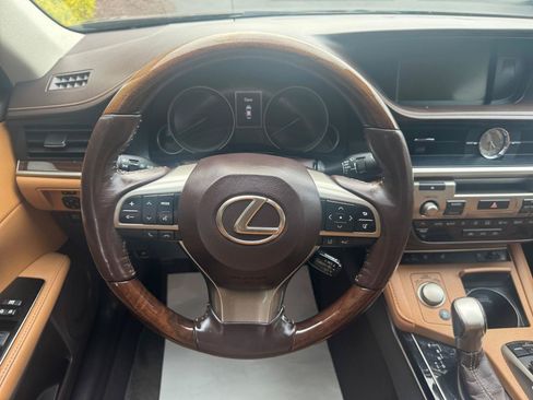 Used 2017 Lexus ES 350 w/ Navigation System Package FWD image 11