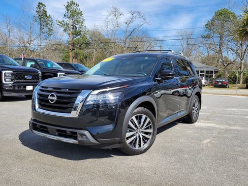 Used 2022 Nissan Pathfinder Platinum w/ Cargo Package image 1