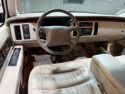 Used 1995 Cadillac Fleetwood Brougham RWD image 52