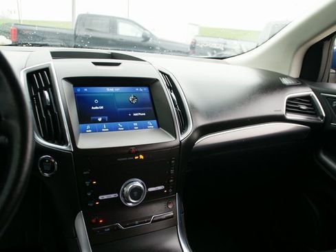 Used 2020 Ford Edge Titanium image 21