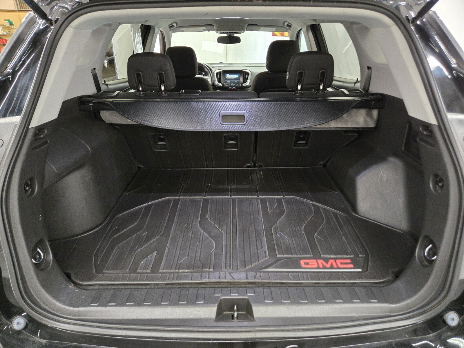 Used 2019 GMC Terrain SLE w/ LPO, Floor Liner Package FWD image 10
