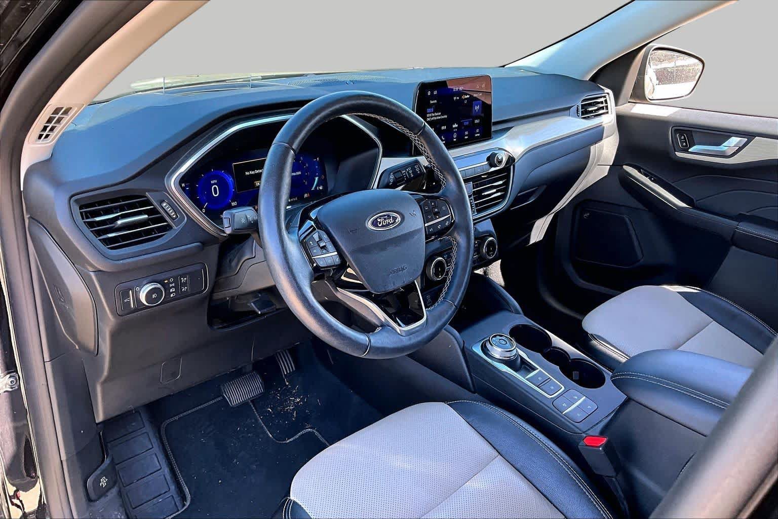 Used 2022 Ford Escape Titanium w/ Titanium Elite Package AWD/4WD image 16