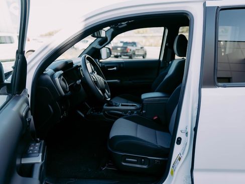 Used 2023 Toyota Tacoma 4x4 Double Cab image 17